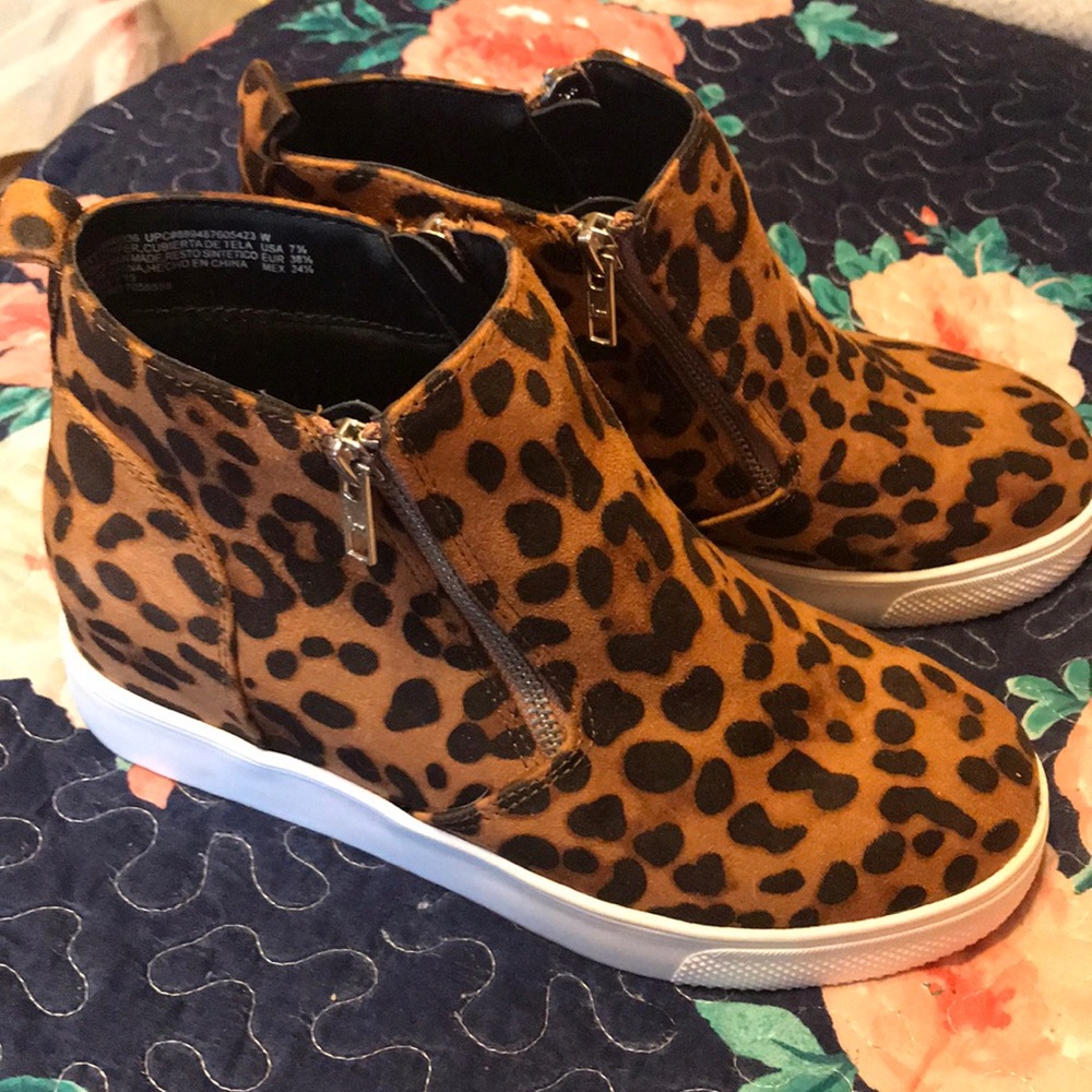 High top leopard print shoes